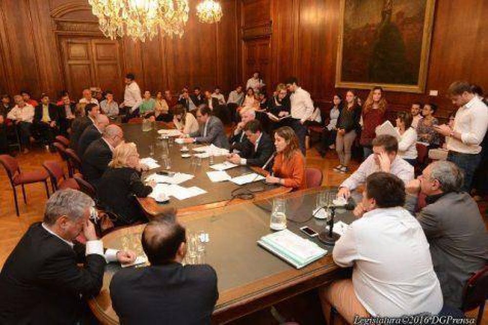 Duros cruces de legisladores por la represi�n