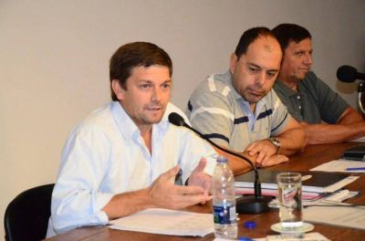 Festival: �Ac� no hay funcionarios enganchados con un tipo que vino a robar plata�