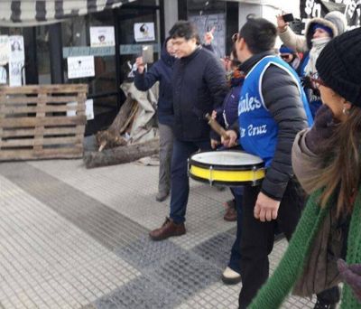 Trabajadores insultaron a Carlos Zannini