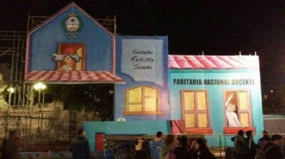 Tras la represi�n, ahora con autorizaci�n, instalaron la 