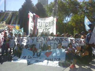 �El gobierno ha elegido a los docentes como enemigos�