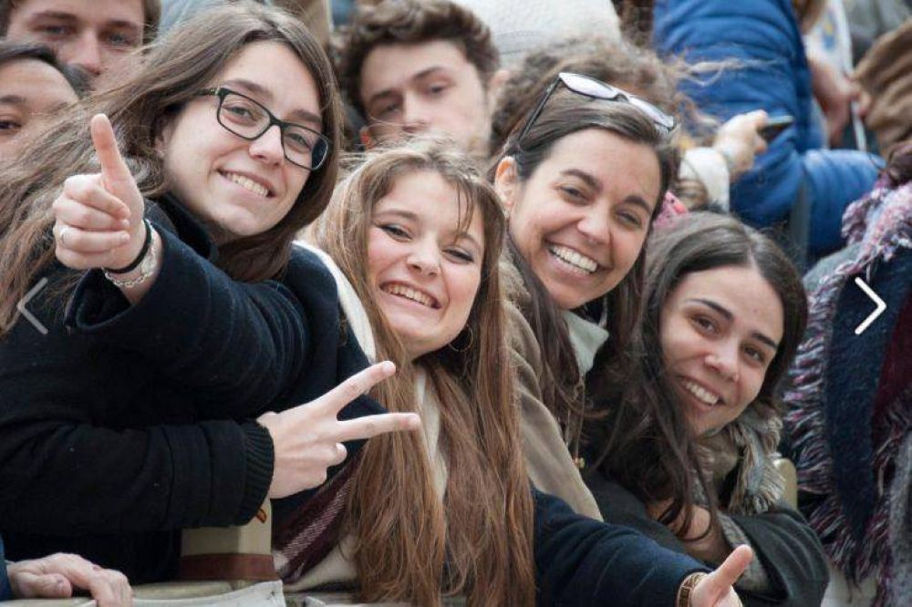 El Papa en la audiencia saluda a los estudiantes del UNIV 2017