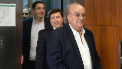 De Mendiguren, cr�tico: 