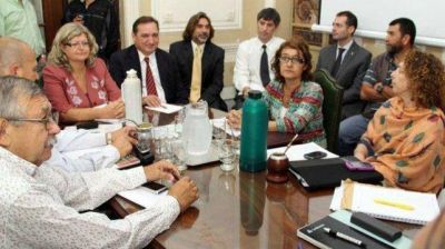 Cuarto intermedio hasta el martes en la paritaria docente