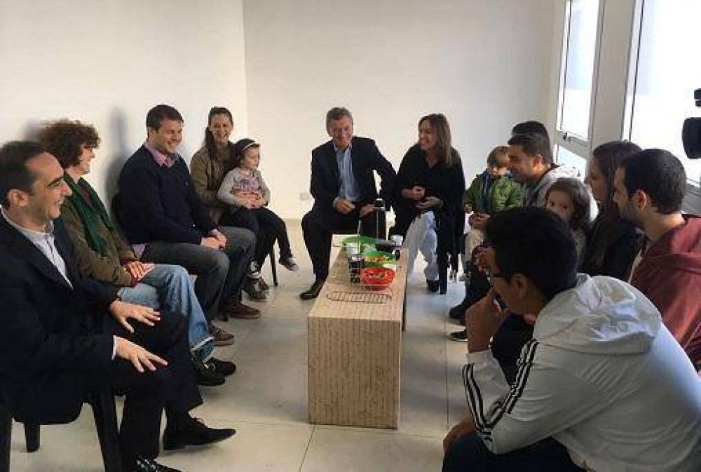 Macri y Vidal se reunieron con familias del Plan Procrear en Morn