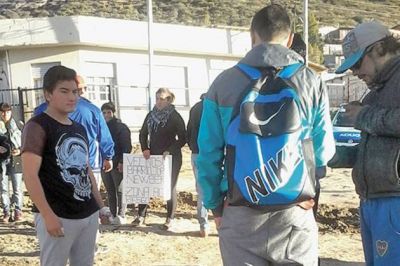 En barrio Jorge Newbery vecinos realizaron una quema de cubiertas pidiendo ayuda