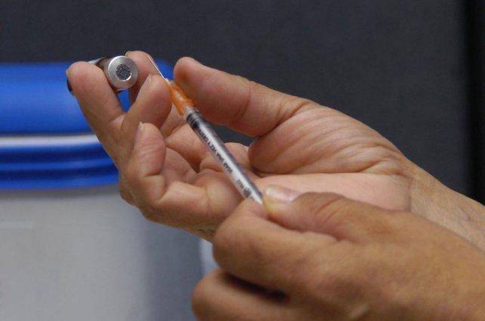 Las vacunas antigripales se consiguen a 300 pesos en la ciudad pero las de Pami aun no llegaron