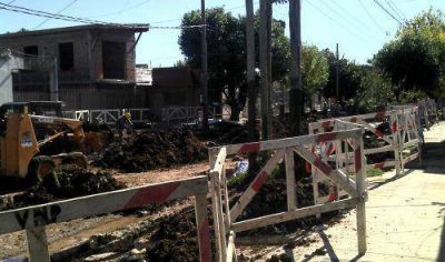 Cloacas: avanzan las obras en Lomas Este y Oeste