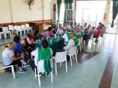 Docentes y estatales emplazaron al gobierno a que presente propuesta salarial superadora el 18 de abril 
