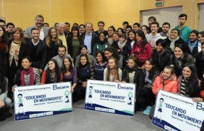 M�s de 10.000 estudiantes comenzaron a cobrar las becas provinciales