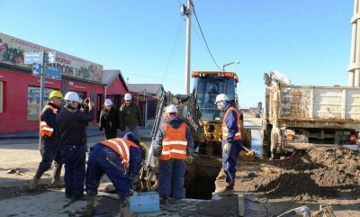 Obras sanitarias realiza trabajos de reparaci�n en la red de agua potable