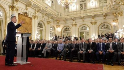 Macri arm� un acto para pedirles m�s control del empleo a los gobernadores