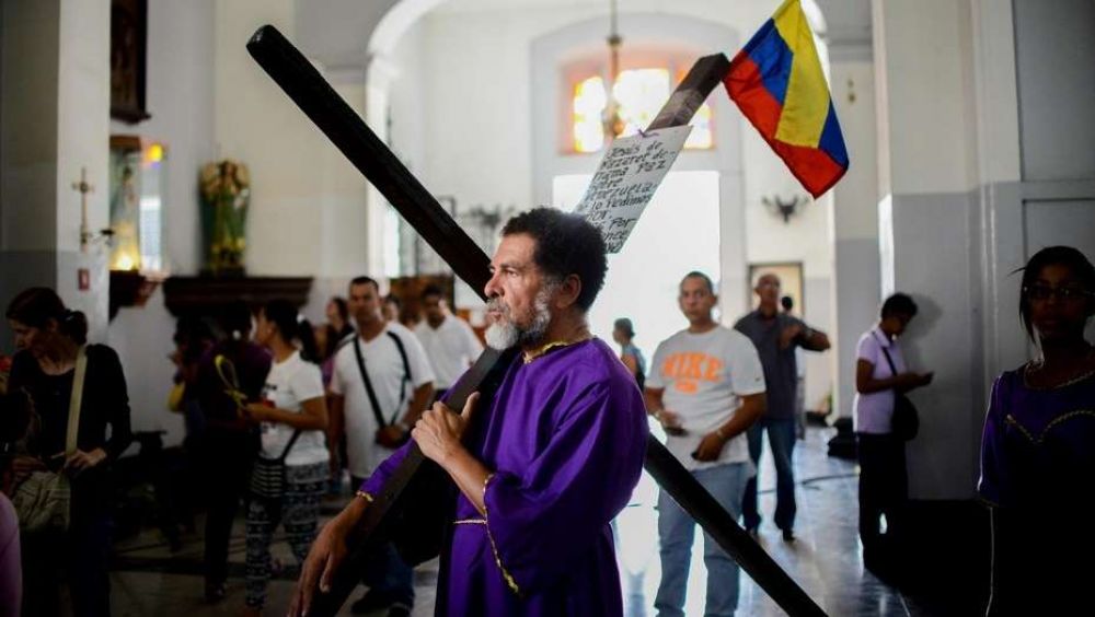 Chavistas irrumpen en una iglesia y agreden a fieles y al cardenal de Caracas