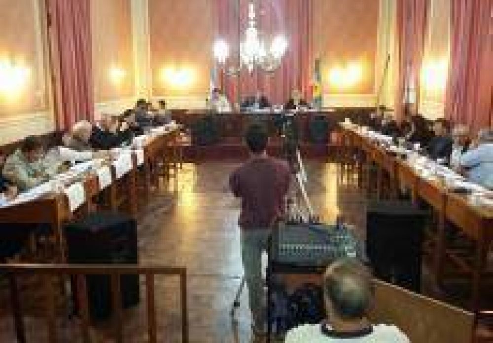 Con la oposici�n en contra, aprobaron el contrato directo con Ashira