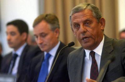 Quiroga quiere un pacto fiscal para las provincias y municipios