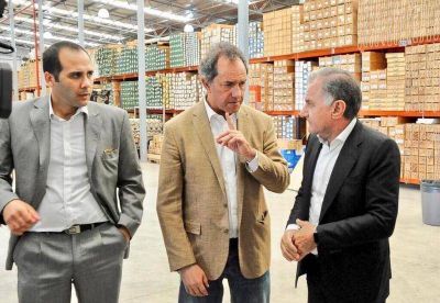 Scioli sigue con sus recorridas por la Provincia: visit� Varela y La Plata