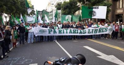 Estatales reclamaron �paritarias sin techo� frente a Modernizaci�n