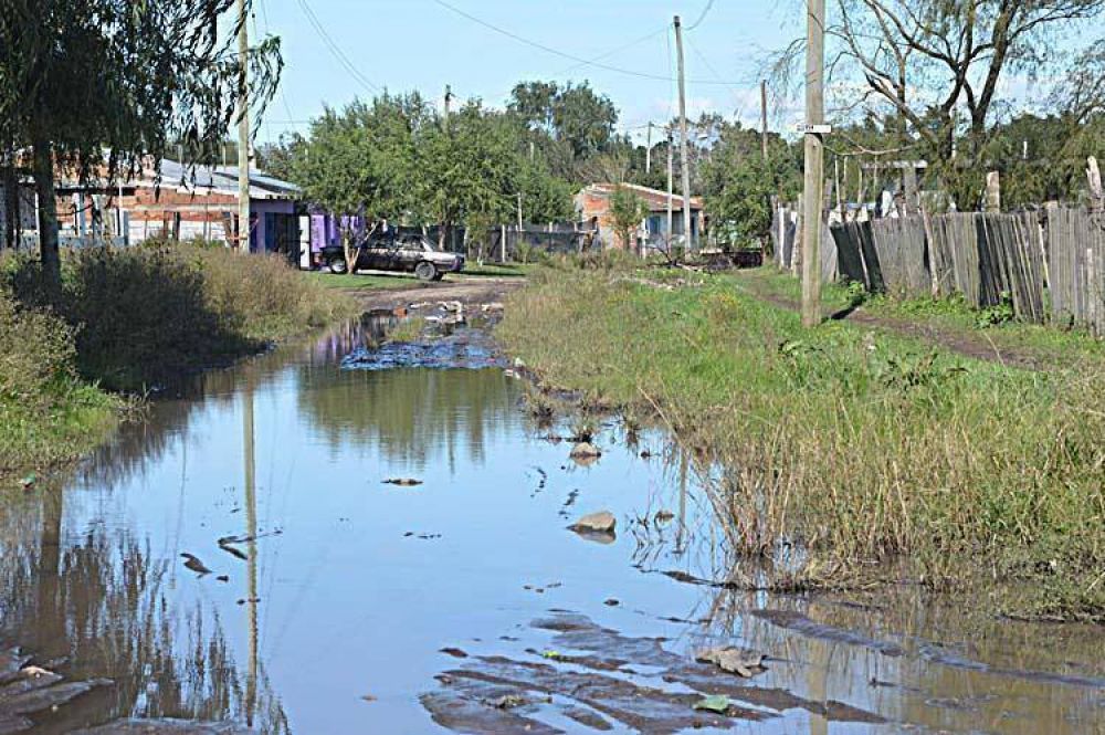 En algunas zonas el agua a�n no baja