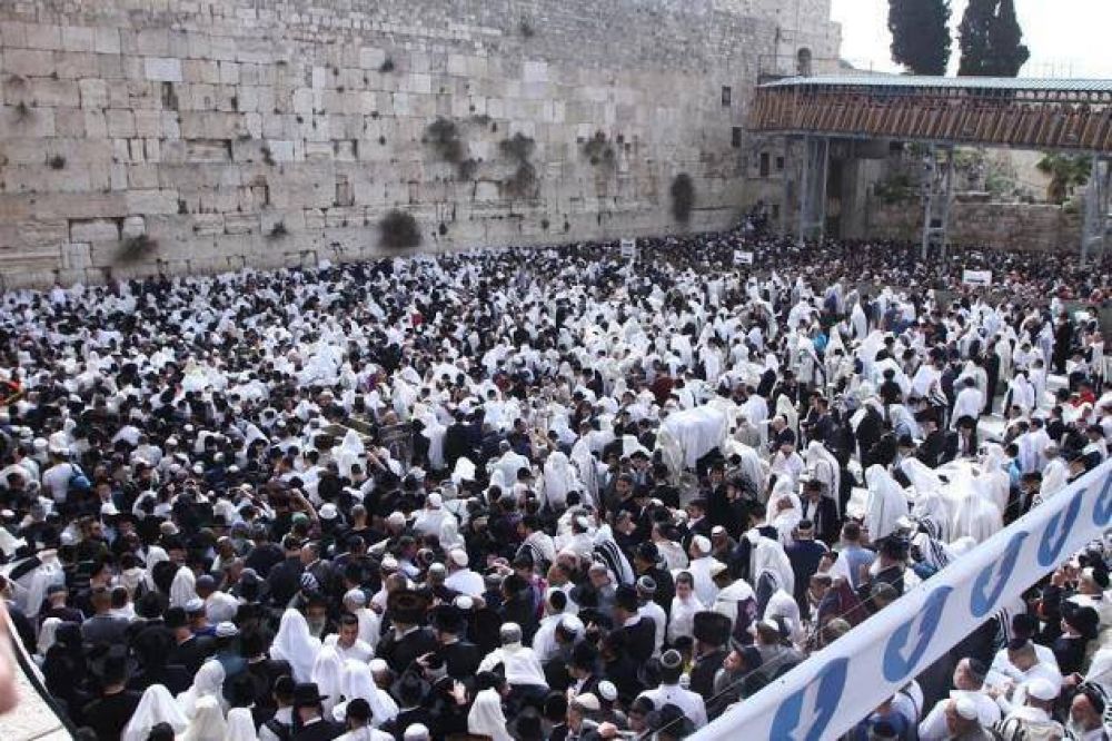 Psaj: Ms de 80.000 personas participaron en la Bendicin de los Sacerdotes que se realiza en el Kotel, Muro de los Lamentos