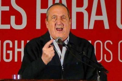 Sin dejar de apoyar al gobierno, el radicalismo ir� a las primarias con una lista propia