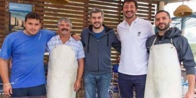Marcos Pe�a visit� a Yeza en Pinamar y le tir� flores en medio de la campa�a electoral