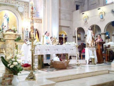 Emotiva Misa de Pascua