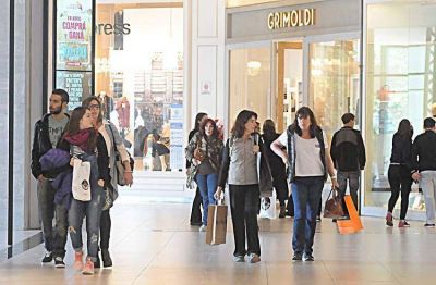 Compras y paseo en una Semana Santa en que el sol estuvo ausente