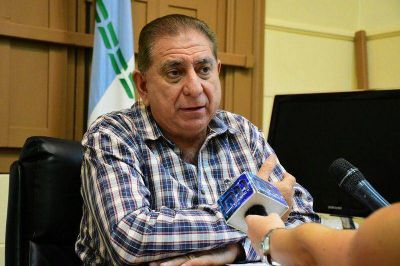 Jorge Jofr� dispuso un aumento salarial del 30 por ciento para los municipales