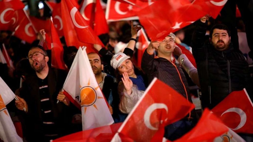 Erdogan gan el referndum que le da ms poder, pero la oposicin lo impugna