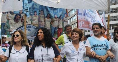 Suteba le pide a Vidal que no deje ning�n docente bajo la l�nea de pobreza