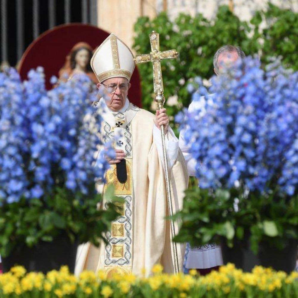 El duro mensaje indirecto de Francisco a Donald Trump en plena misa de Pascua Francisco celebra con los fieles la Misa de Pascua