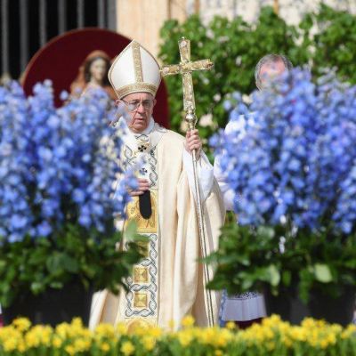 El duro mensaje indirecto de Francisco a Donald Trump en plena misa de Pascua Francisco celebra con los fieles la Misa de Pascua