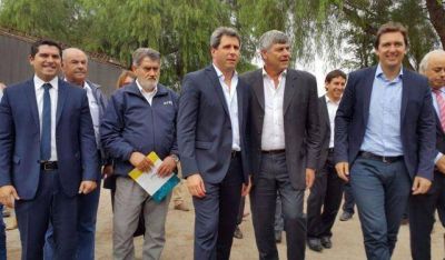 Para beneficios de productores, U�ac y Buryaile entregaron una serie de cr�ditos