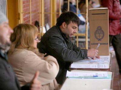 PASO: la UCR acepta debatir el pedido del PJ de no eliminar el sistema de colectoras