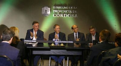 Schiaretti lanz� cr�ditos para casas, con ajuste por inflaci�n