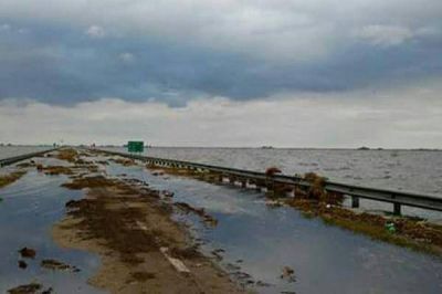 El agua creci� unos 25 cent�metros sobre la Ruta 7, a la altura de La Picasa