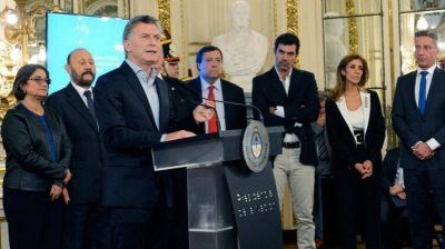 Macri y Claudia de Zamora firmaron acuerdo por la modernizaci�n del Estado