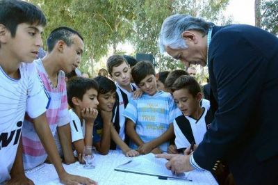 El Gobierno anunciar� obras en m�s de 25 clubes de toda la provincia