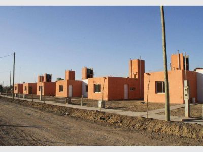 El Gobierno se opone a quedarse sin el manejo de fondos para construir casas