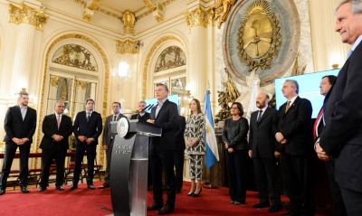 Insfr�n entre los gobernadores que firmaron el Compromiso Federal para la Modernizaci�n del Estado
