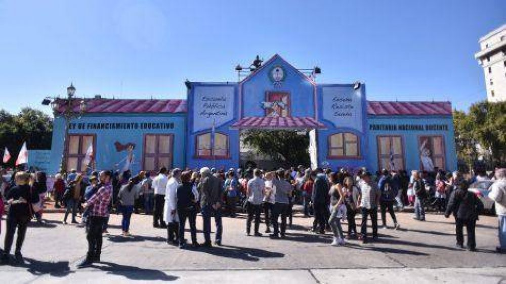 La Ciudad autoriz� que siga la escuela itinerante