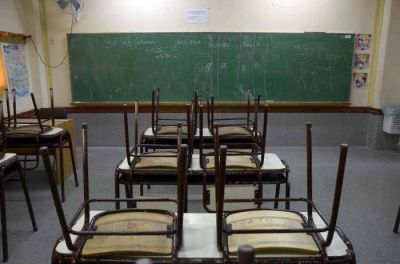 Denuncian que el gobierno no arregl� las escuelas