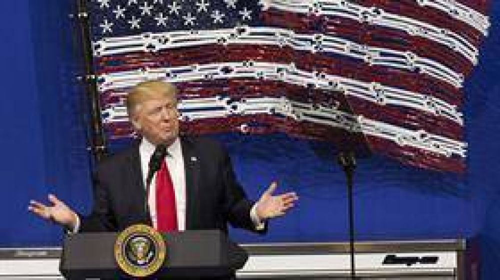 Donald Trump firma una orden para restringir las visas de trabajo para EE.UU.