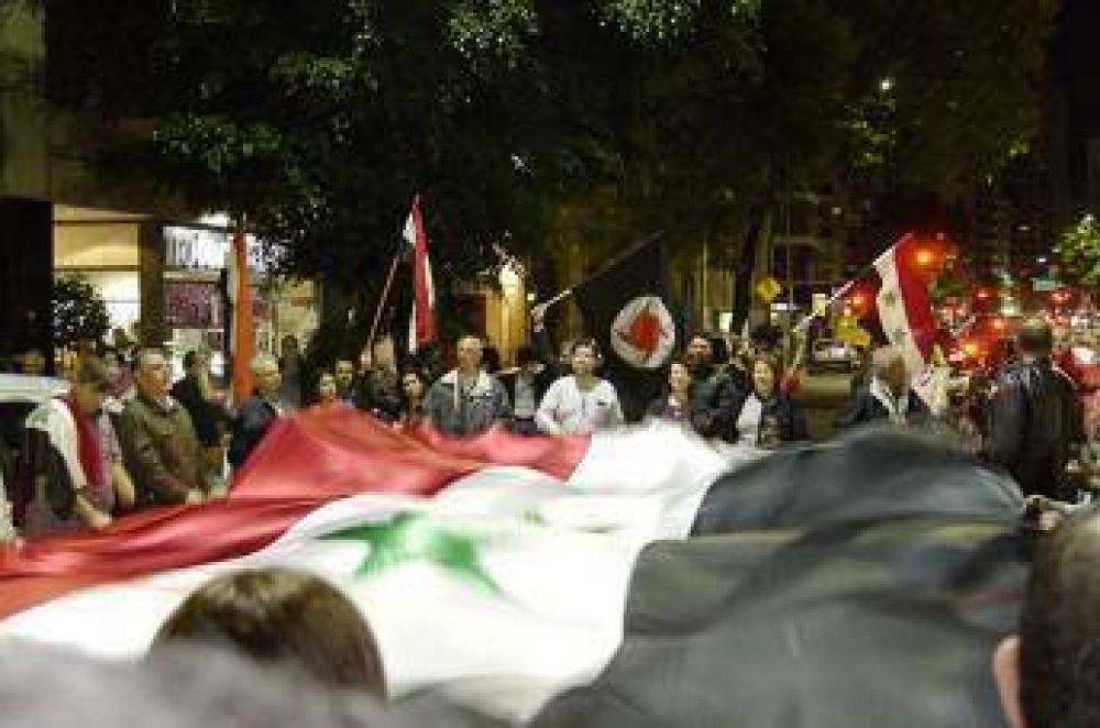 Se realizó un abrazo a la Embajada de Siria en Buenos Aires