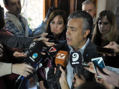Adopciones: Cornejo pidi� solidaridad con los m�s grandes