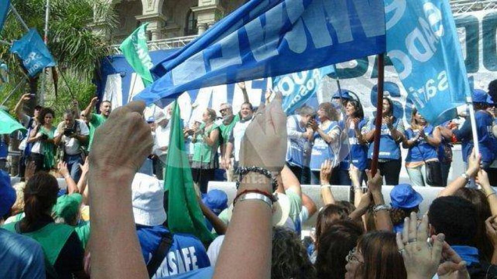 La Provincia no descontar� los d�as de paro a los docentes