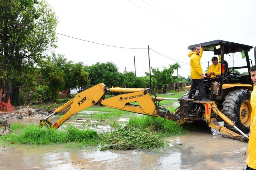 Intensas tareas municipales ante anegamientos por las fuertes precipitaciones