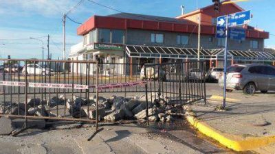 Trabajos de Obras Sanitarias y bacheo en diferentes partes de la ciudad