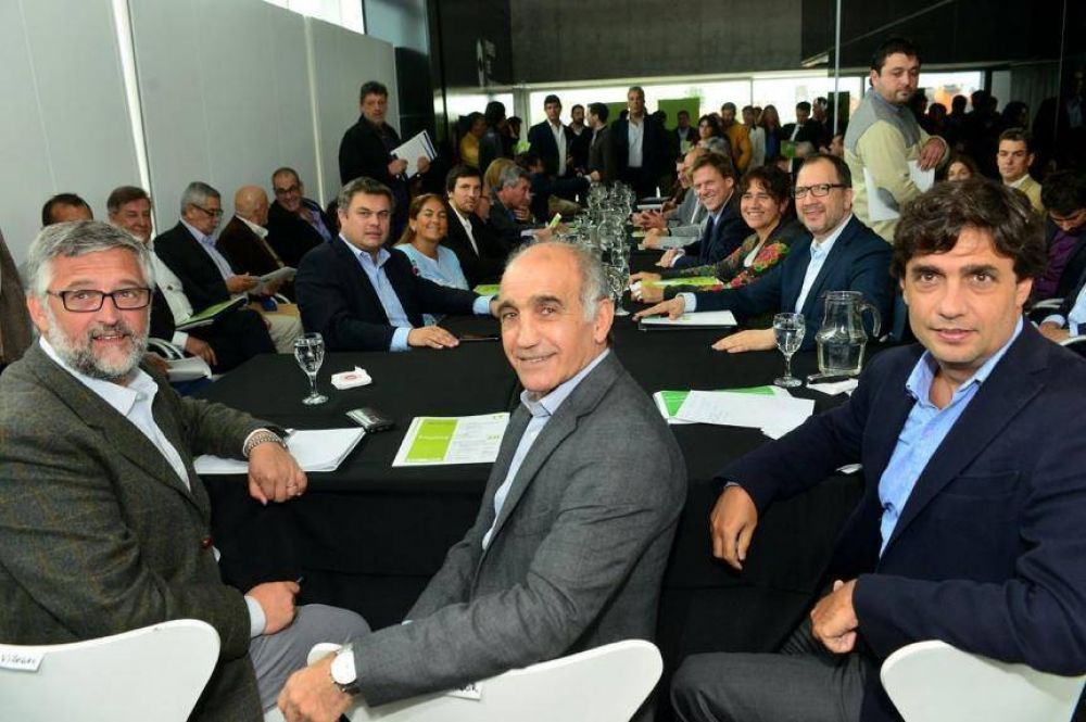 Los ministros de Vidal acordaron 15 mil ingresos a planta permanente