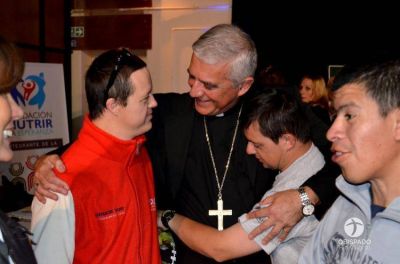 Mons. Uriona llam� a �vivir el compromiso de seguir a Jesucristo en el servicio a los hermanos�